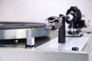 Thorens TD 160 MKII + Shure V15 Type III used - Image 2
