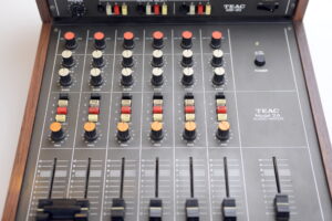 Teac Model 2A / MB-20 Mixer - Imagen 3