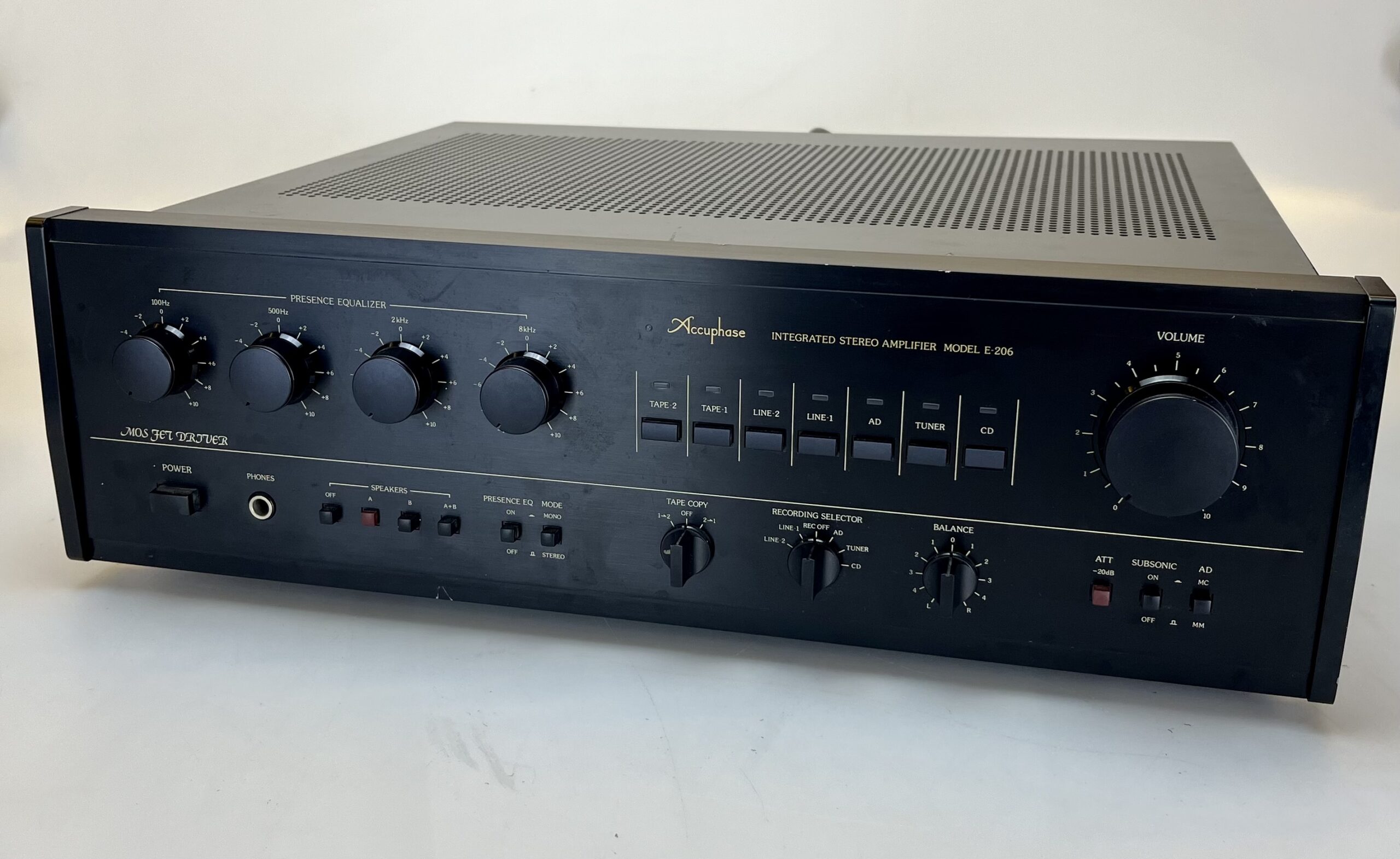 Accuphase E-206